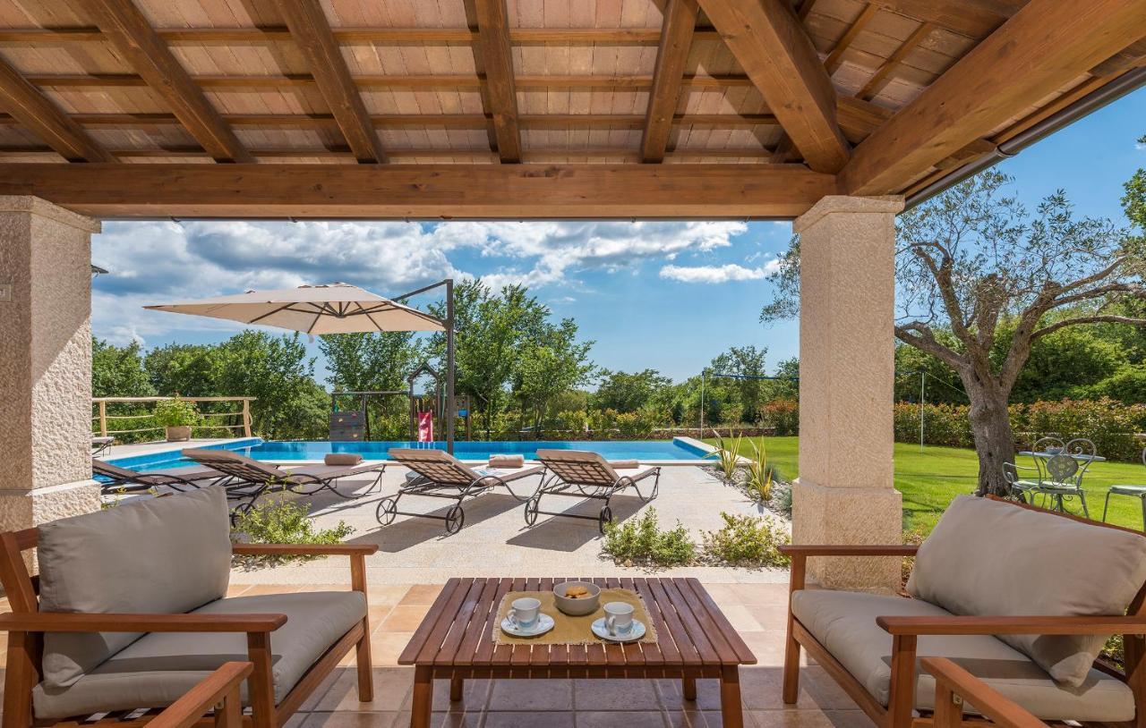 Villa-Osmium Smoljanci Екстериор снимка