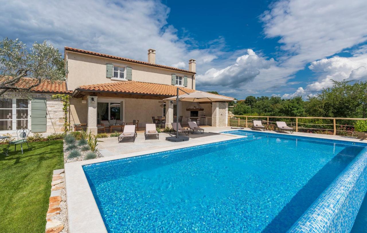 Villa-Osmium Smoljanci Екстериор снимка