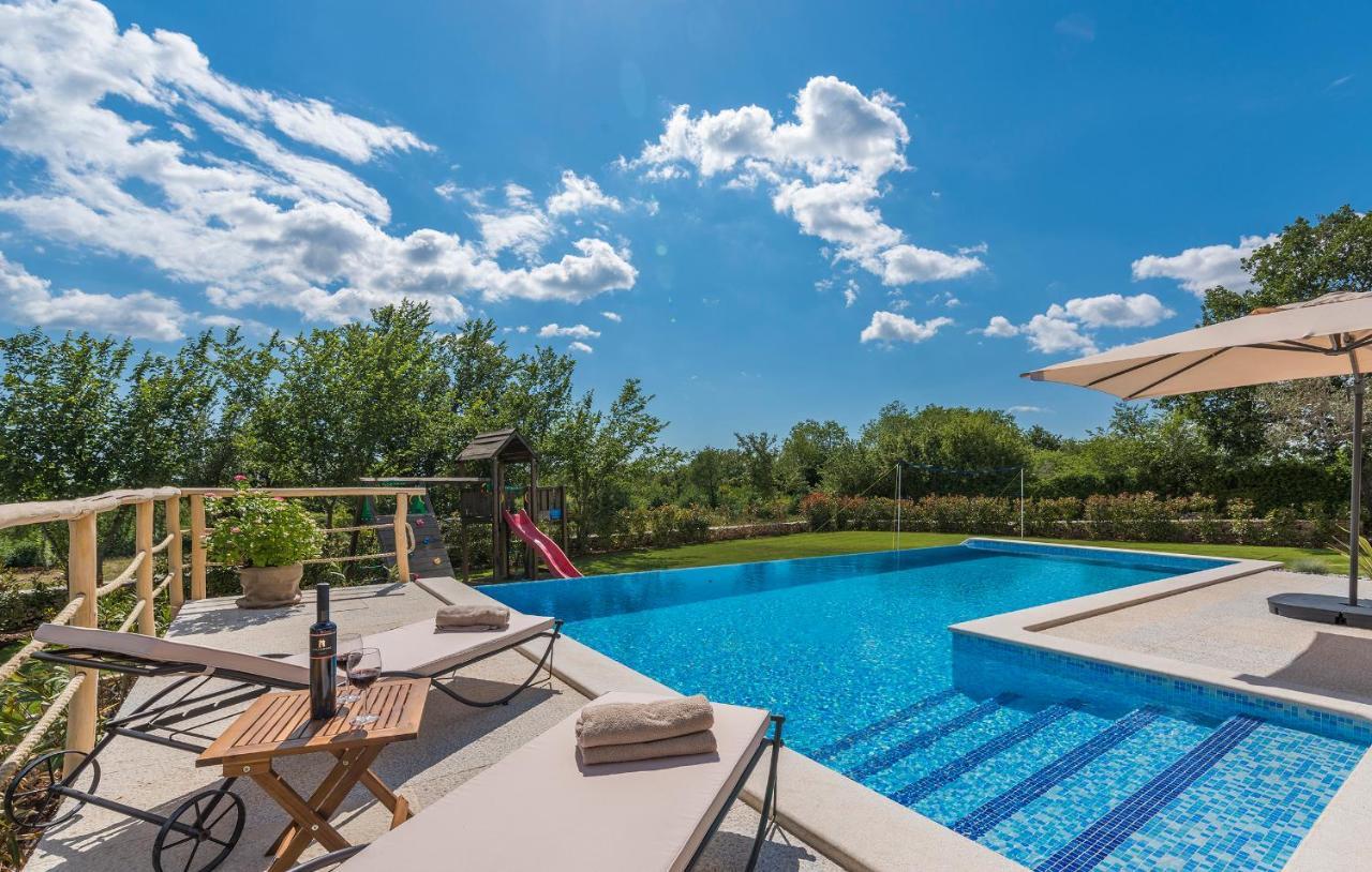 Villa-Osmium Smoljanci Екстериор снимка